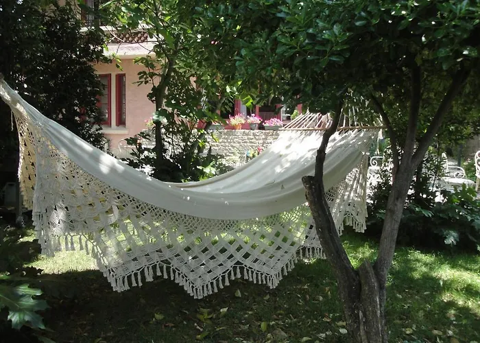 La Villa-carcassonne Alojamento de Acomodação e Pequeno-almoço *